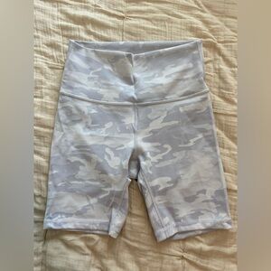 Wunder Train High-Rise Short 8" ribbed